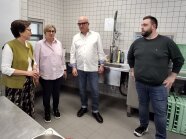 Personen in Küche